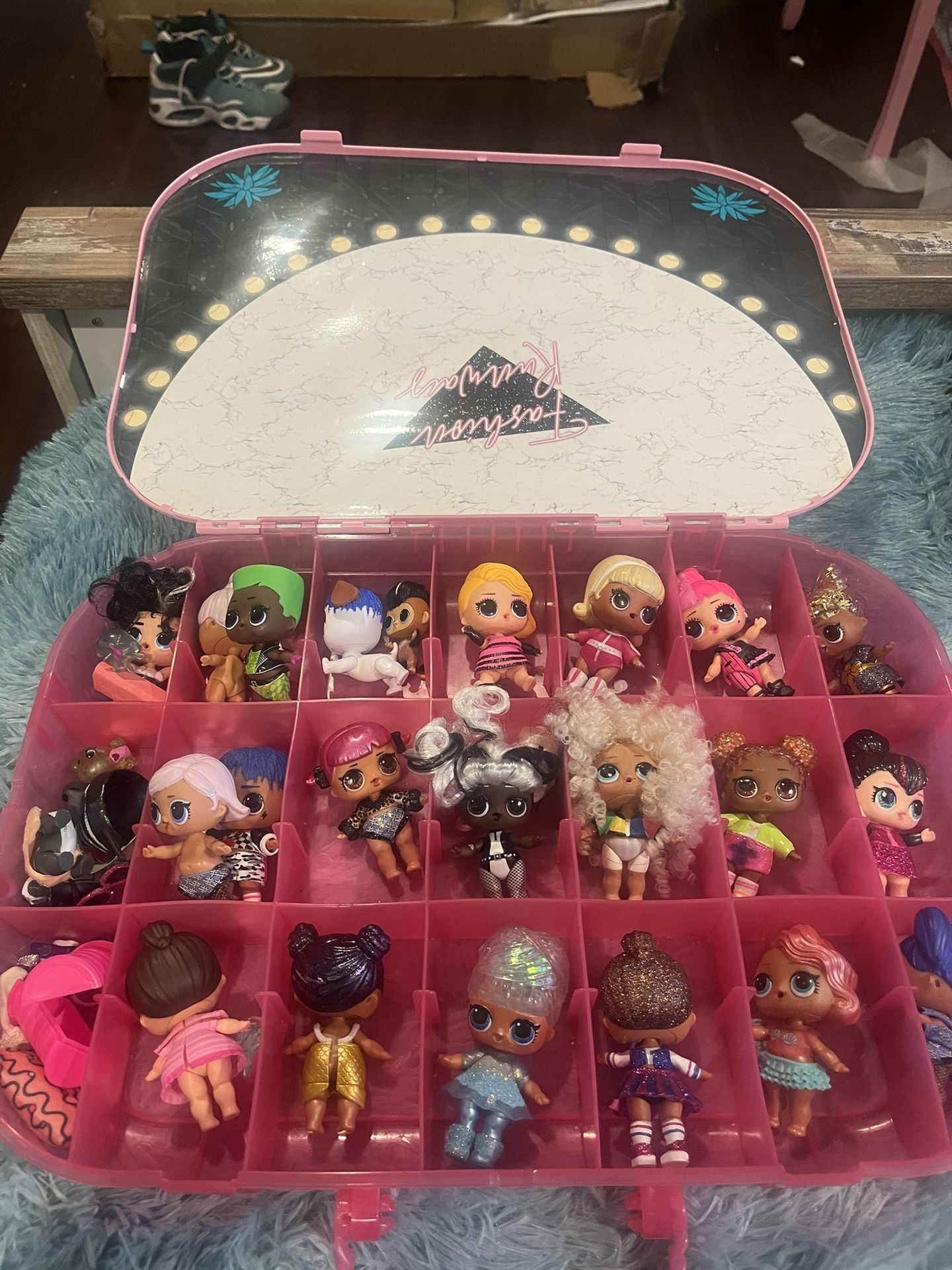 LOL Dolls With Case - Over 20 Dolls 