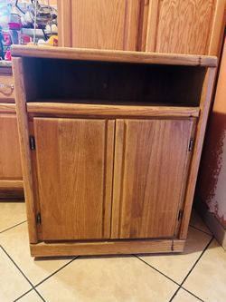 WOOD TV STAND PERFECT CONDITION MUEBLE DE MADERA MAZIZA PERFECTO CONDICIÓN