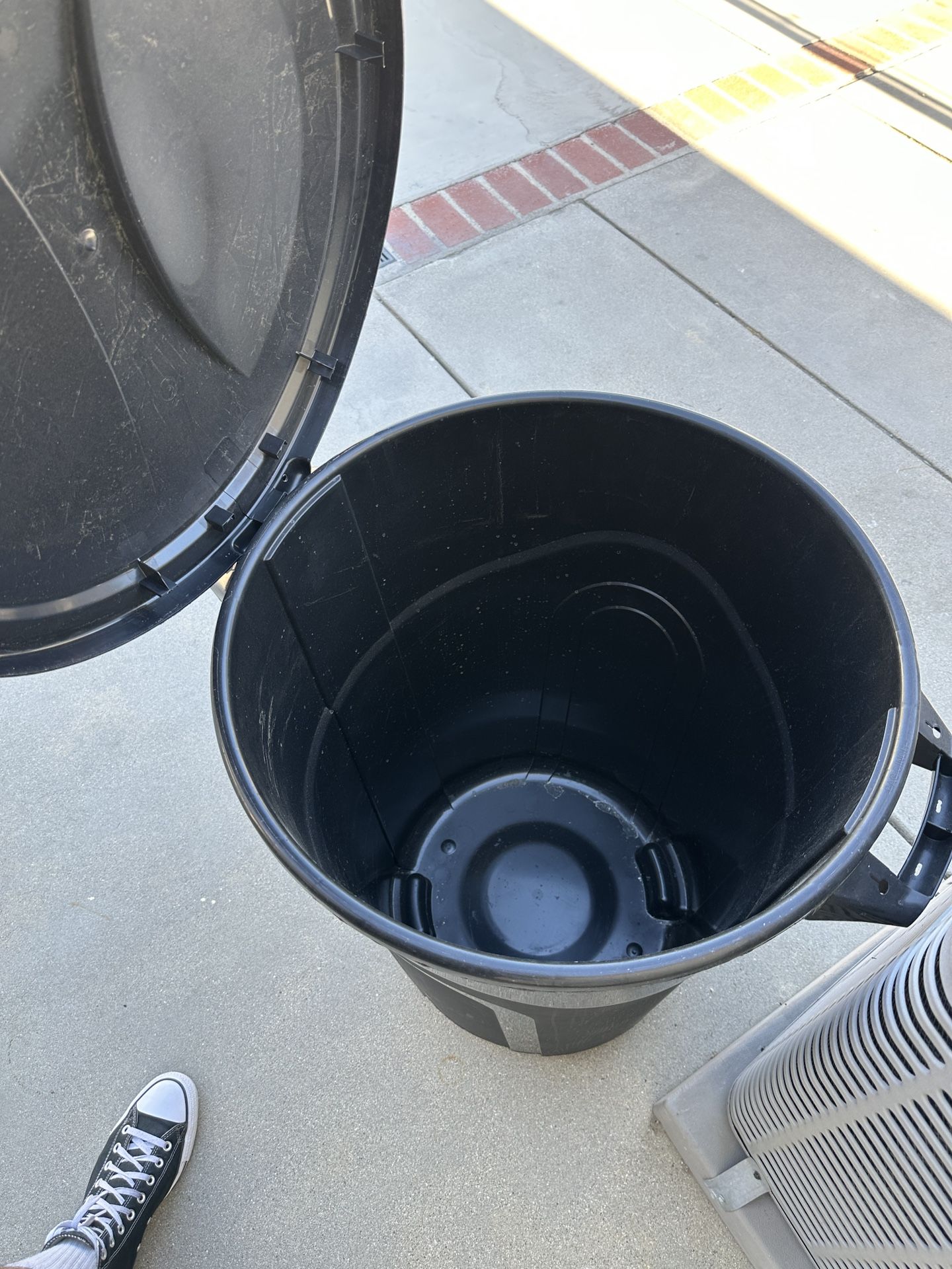 32 Gallon Trash Can