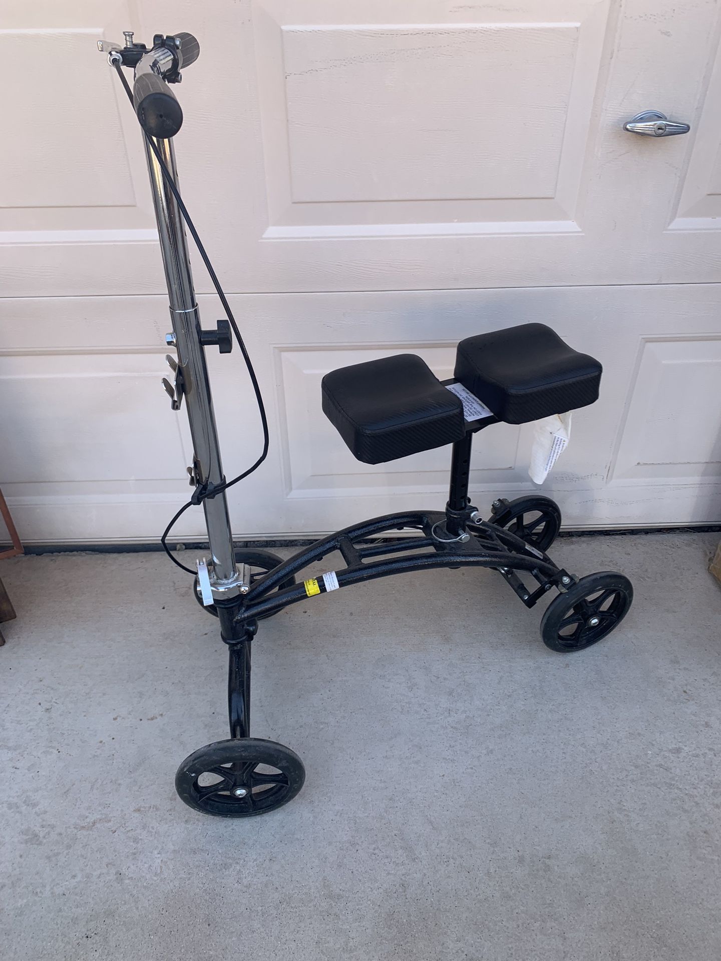 Steerable Knee Scooter