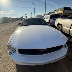 2006 Ford Mustang For parts only!!