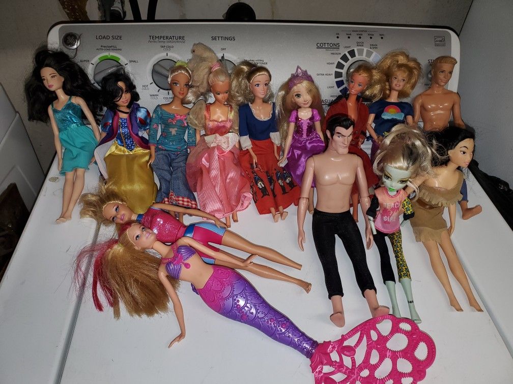 Barbies and Dolls LOT of 14..# 3