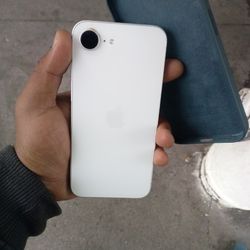 iPhone 16e