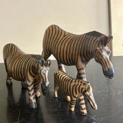 Set Of 3 Figurine Family 4”