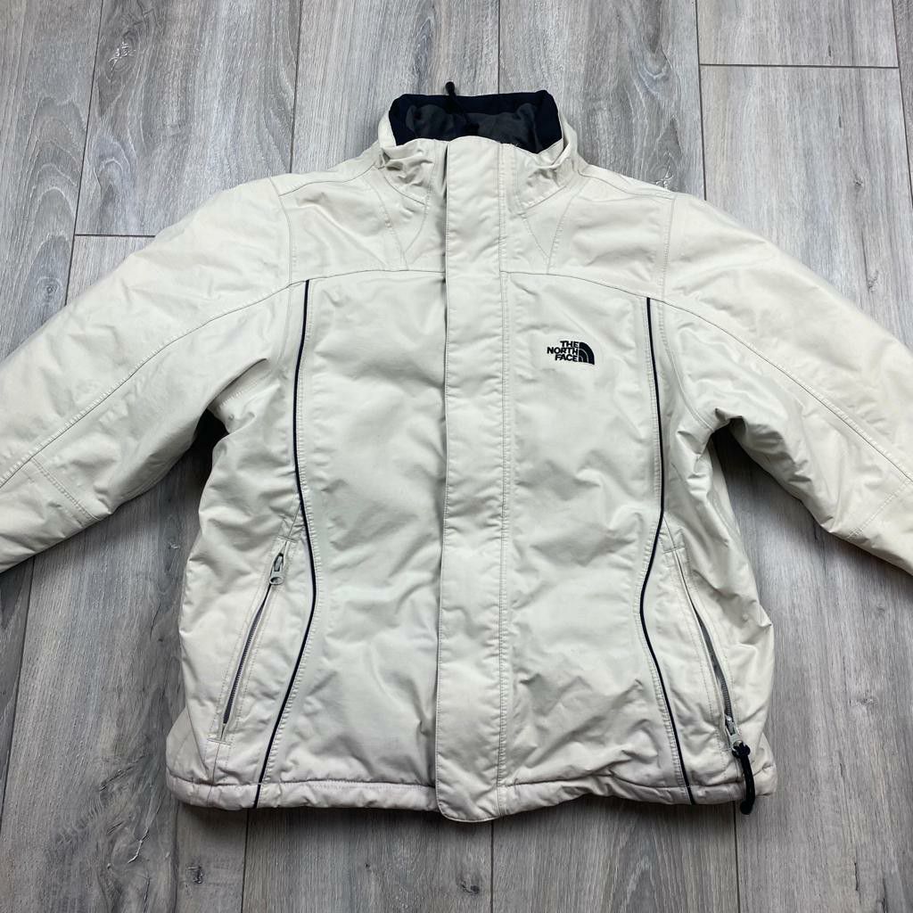 North Face insulated ski jacket* Kids medium* powder guard* waterproof* Gently used condition