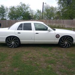 2002 FORD CROWN VICTORIA 