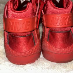 Nike Size.. 5 Youth