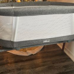 Chicco Bassinet Brand New Only Used Once 