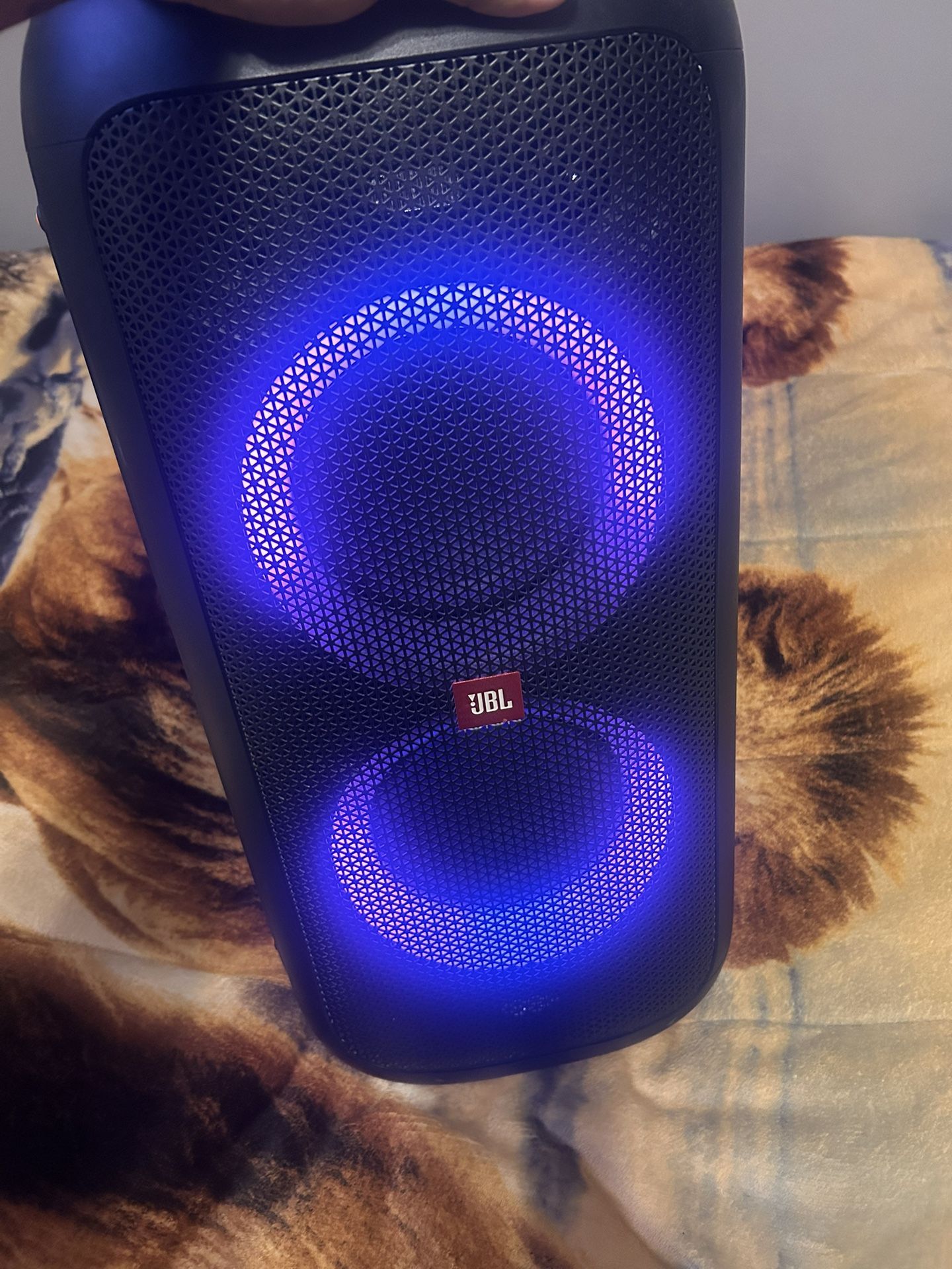 JBL Party Box 100 El Precio Es $200 No Ofertas