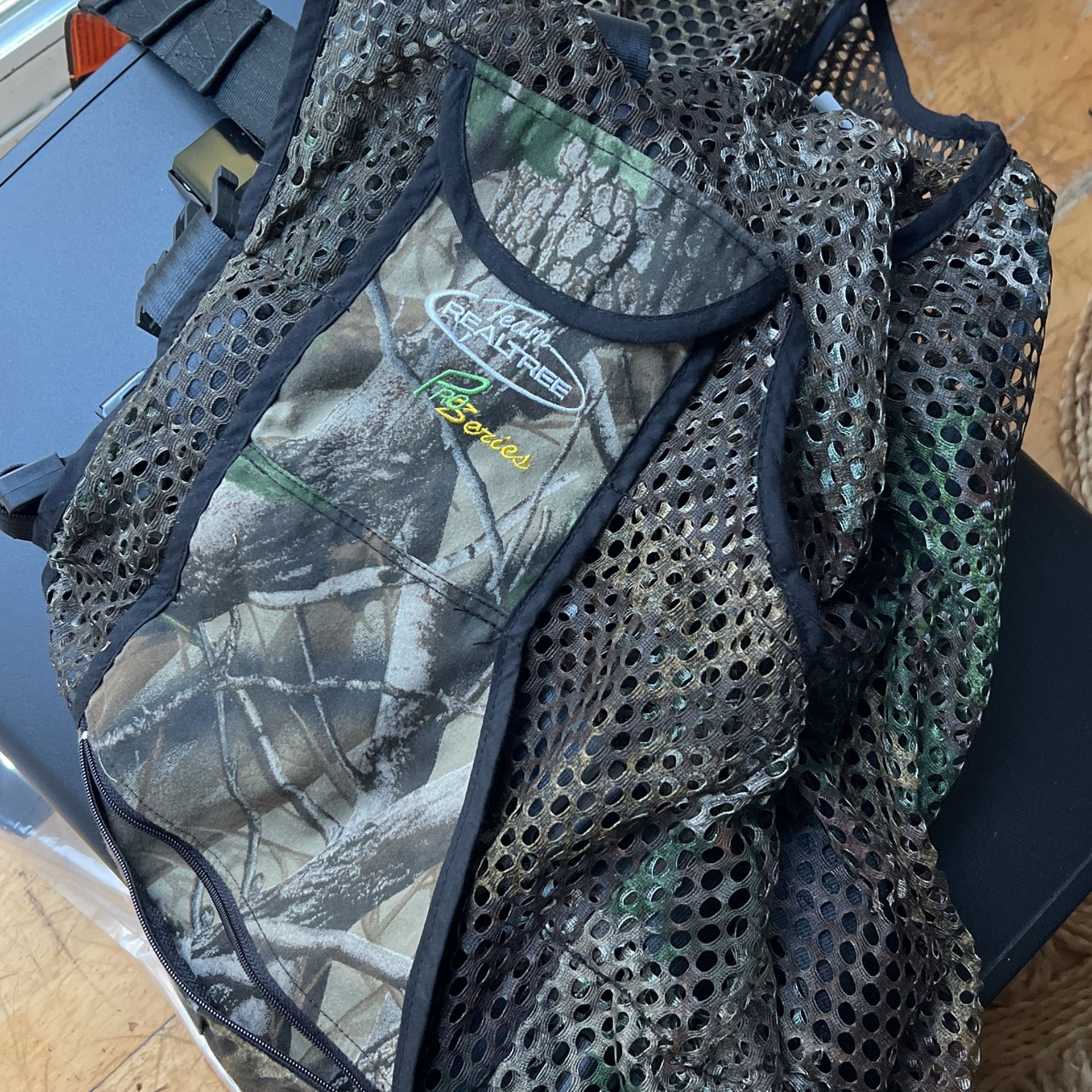 Realtree Pro Series Hunter Safely System Vest 2X/3X Hunting