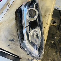 2020 Kia Forte Right side Headlight