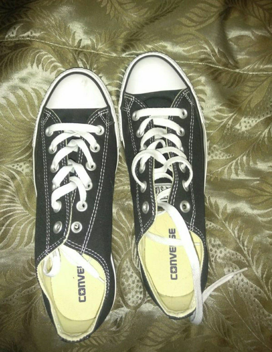 Converse shoes price is firm! No trades!