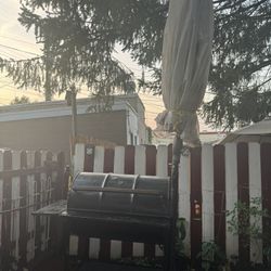 This Heavy Strong Grill With Umbrella Is In Good Condition Work Perfect 