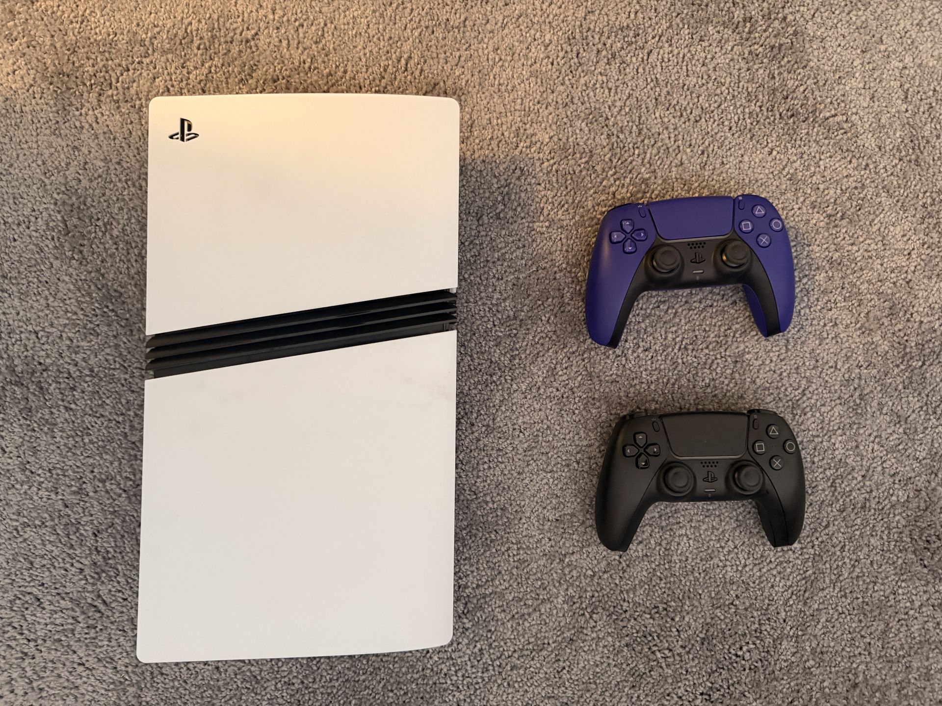 PS5 Pro + 2 Controllers