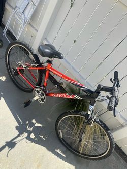 Giant Mountain Bike Red