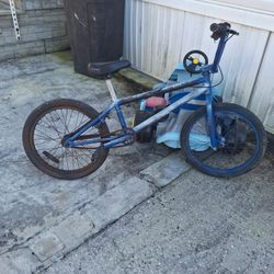  Bike. Everything works tired needs air front tire