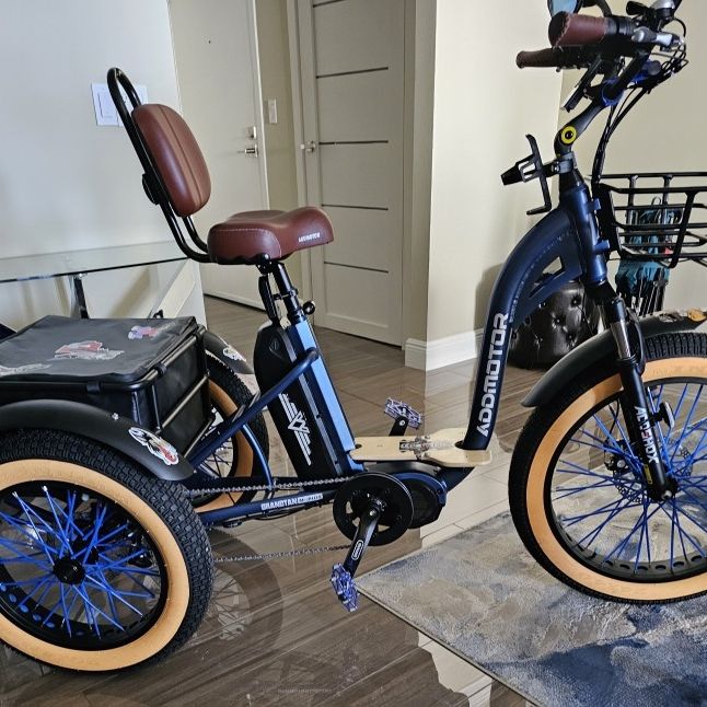 Addmotor M-340Turbo tricycle Only 15miles. 1000Watt Motor