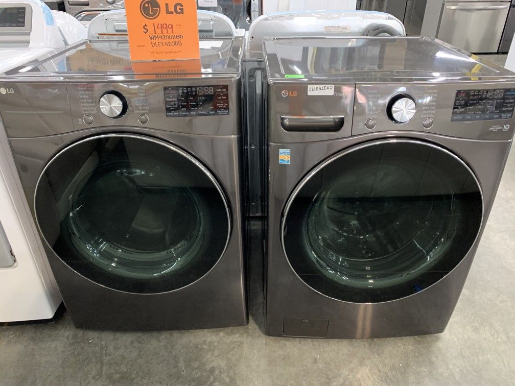 LG LG SidebySide Washer Dryer Set With Front Load Washer And Electric