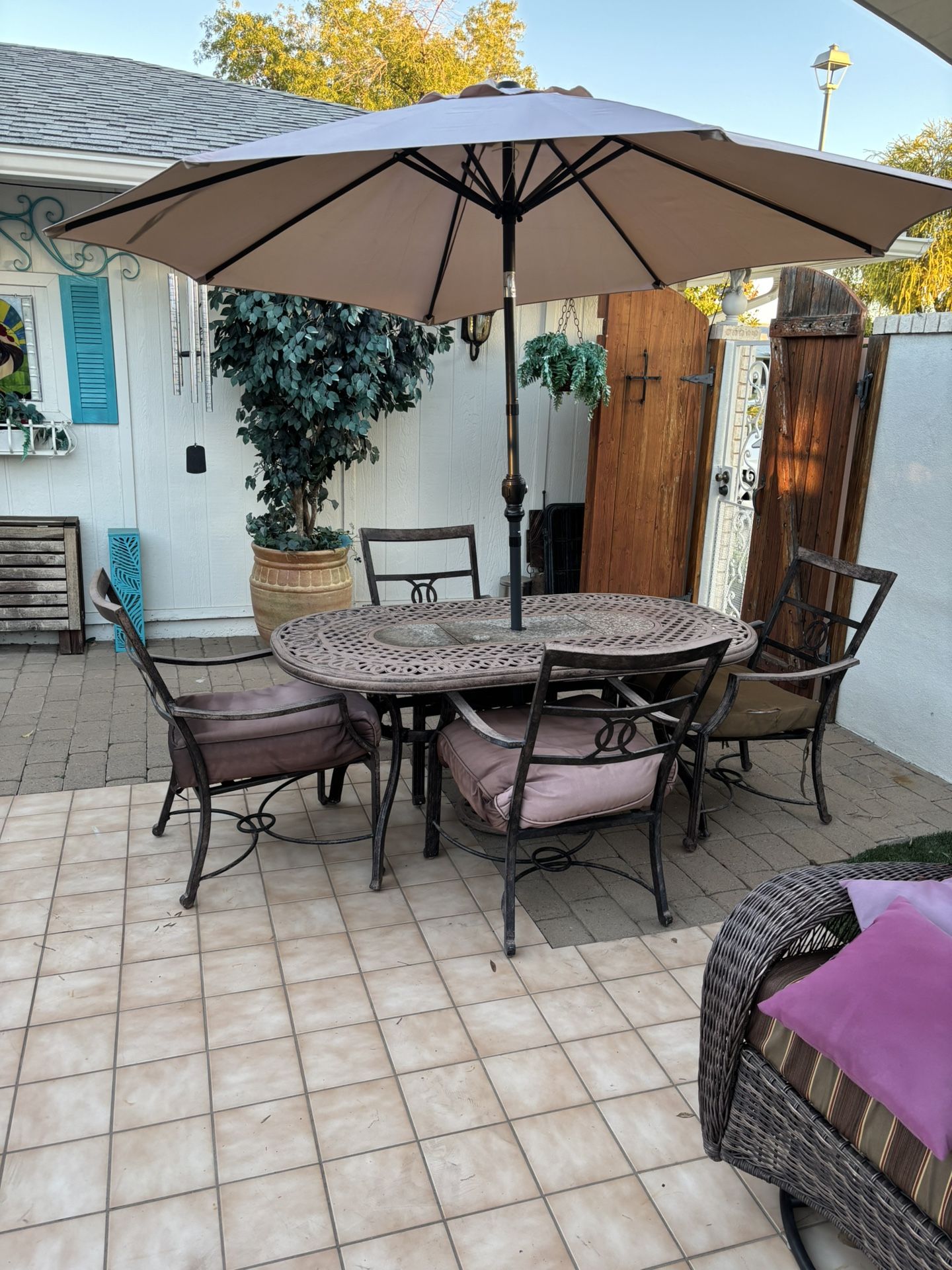 Iron Patio Table & 6 Chairs 99th Ave/Union Hills