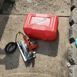 Milwaukee  Circular saw