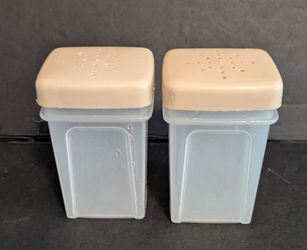 Sterilite Salt & Pepper Cream Top Frosted Clear Plastic Shakers Set 2 Vintage