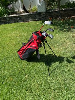 Low Cost Junior (Age 7-12) 6 Golf Club Set W/ Bag