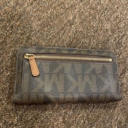 EUC Authentic Michael Kors Logo wallet purse bills change organizer card holder