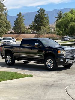 GMC Sierra Denali HD Crew Cab Pickup Truck
