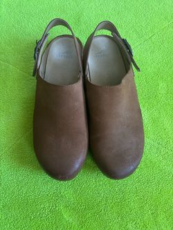 Women's Dansko Berry Slingback Clogs, size 40, tan leather with buckle and distressed-finish toe.