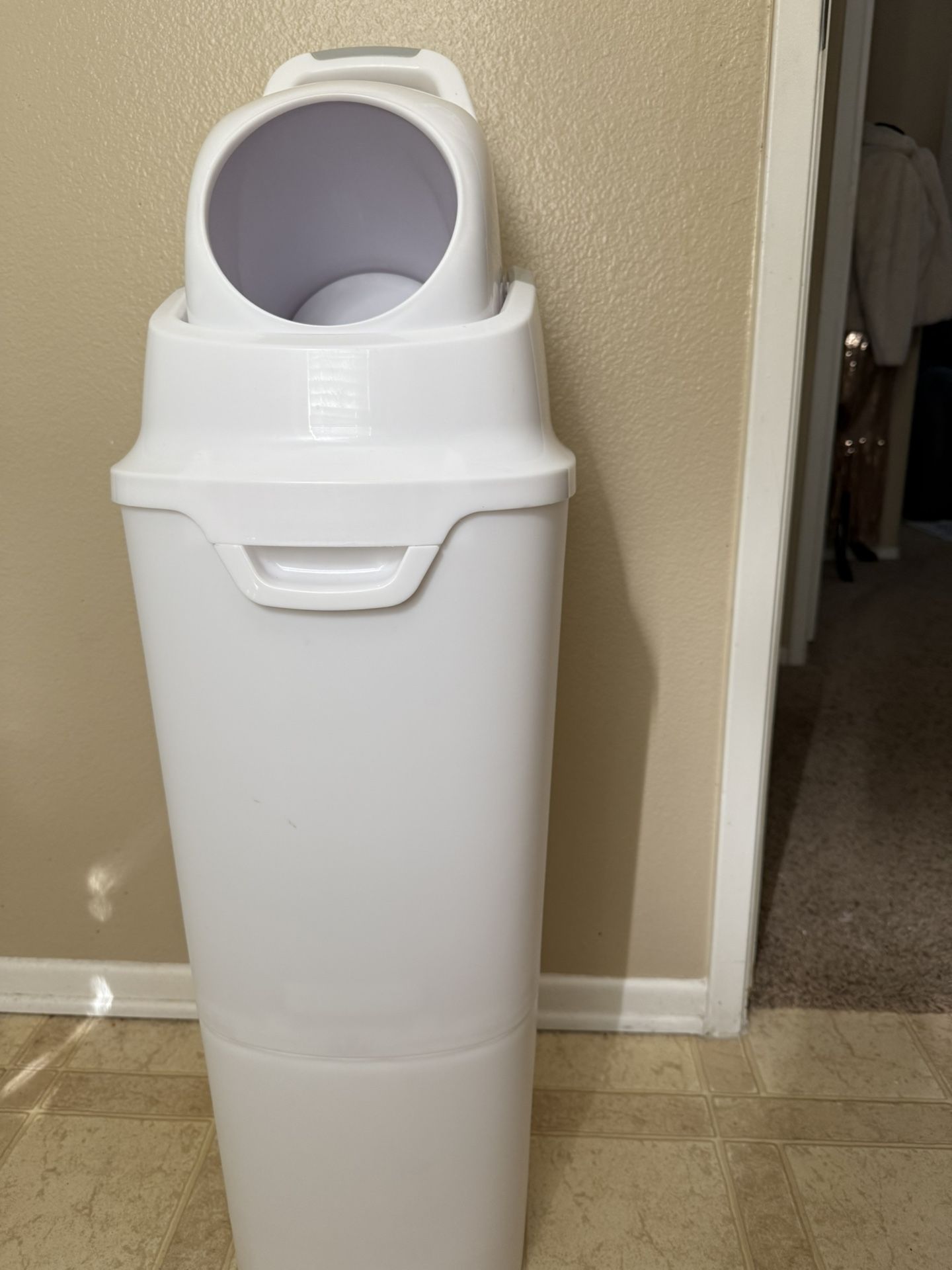 Diaper pail