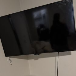 2 TVs For Sale With Mount