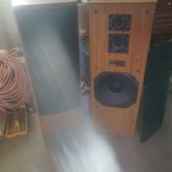 Fisher Speakers