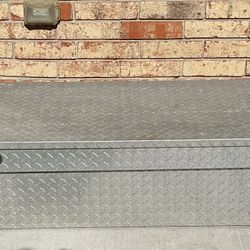 Daws Manufacturing Co. Diamond Tread Aluminum Truck Tool Box