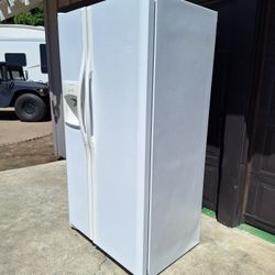 Frigidaire Refrigerator 