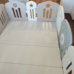 Baby Playpen + Thick Play Mat (150×180 cm) – Excellent Condition