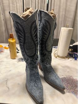 Boots size 8