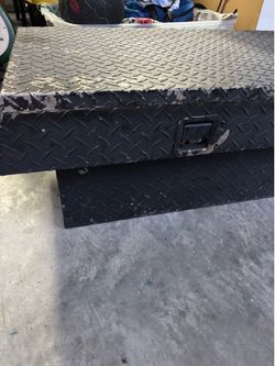 Large Diamond-Plate Truck Bed Toolbox – Needs TLC