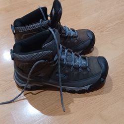 Keen Women Hiking Boots