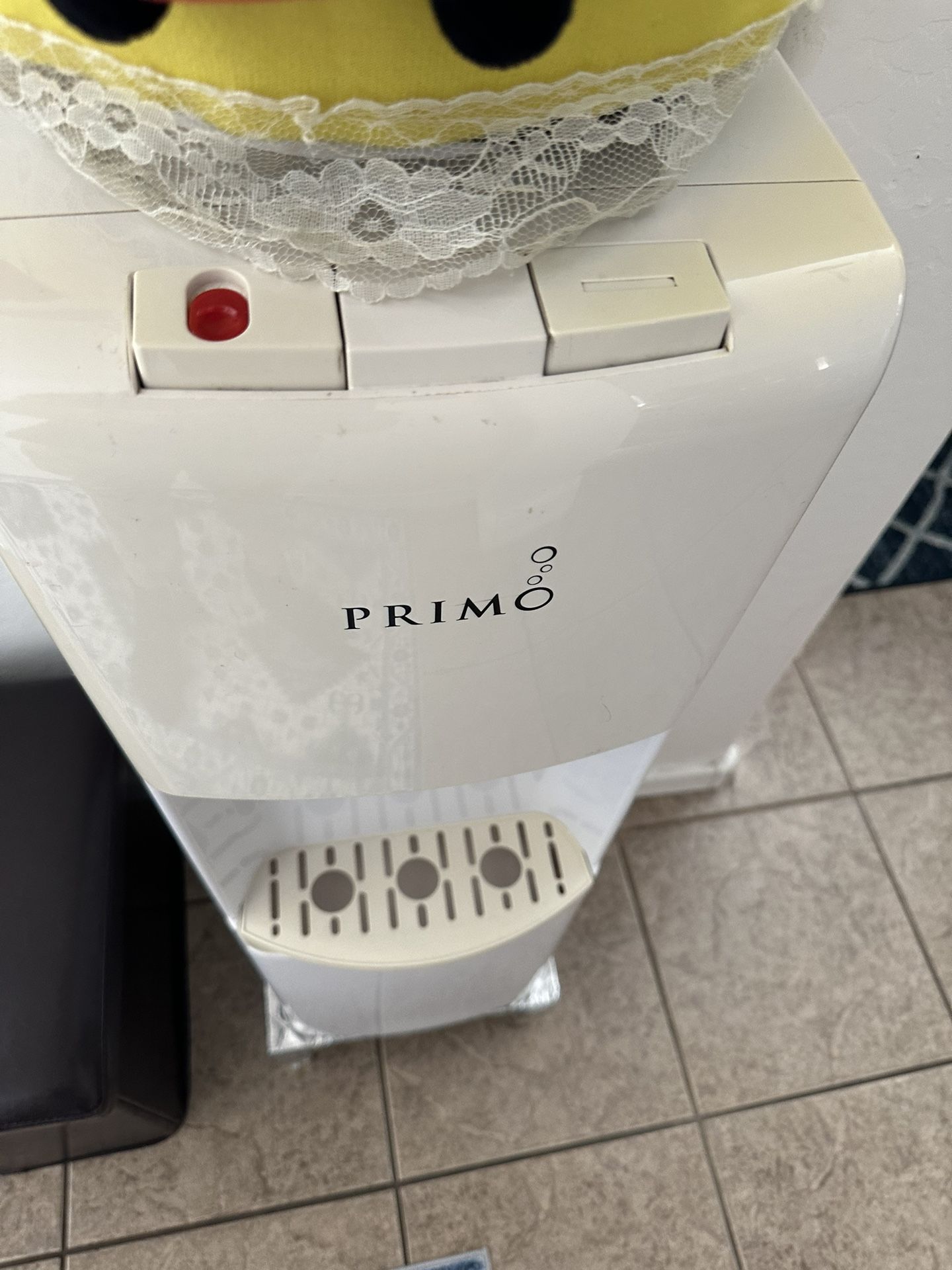 refrigerator Little Used Very Clean Very Good Quality 2 bottles Hot Water And Cold Water