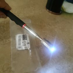 Telescopic Magnetic Pick Up Tool Flash Light 