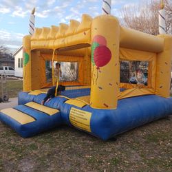 Moonbounce w. blower $850