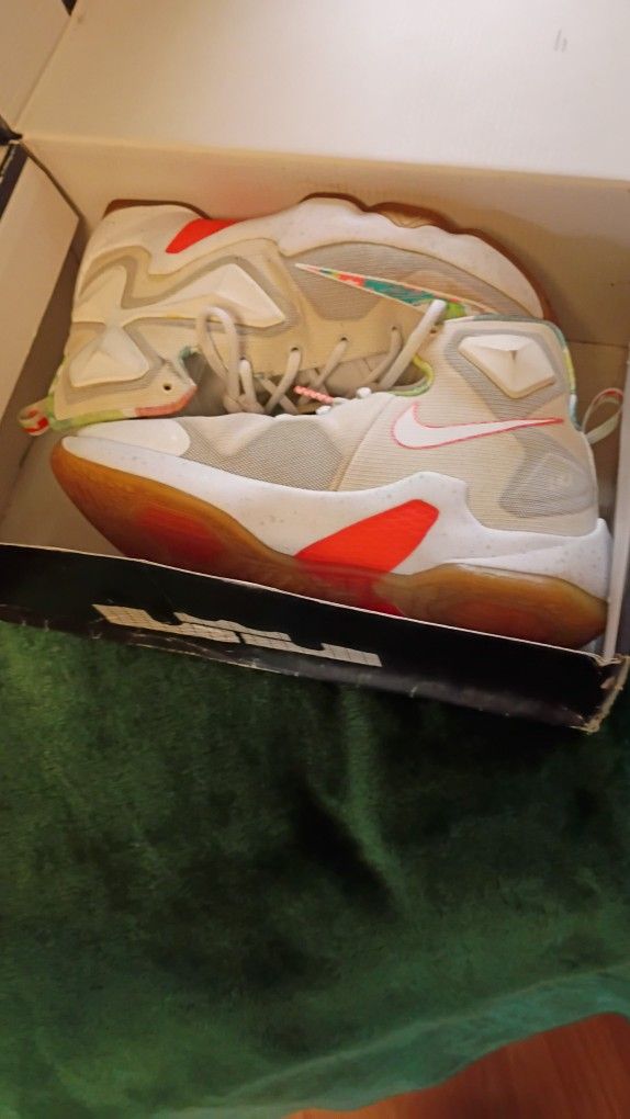 Nike LeBron 13 Easter