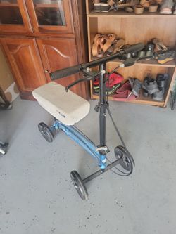 Knee rover scooter for a broke or sprained foot/ankle