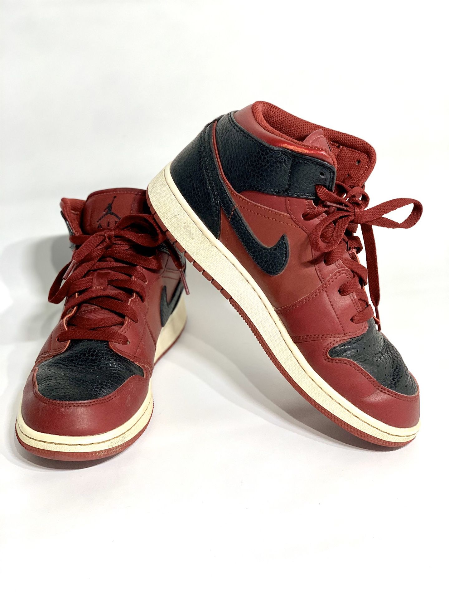 Nike Air Jordan 1 Mid GS Shoe Team Red/Black Shoes Men's (Size: 7Y) 554725-601