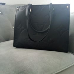 Purse. Bag. Shoulder Bag. Handbag. Tote. 