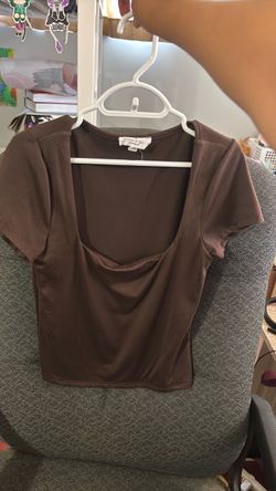 Simple short-sleeved tops