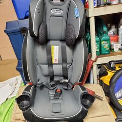 Graco Forever Car Seat. Like New.