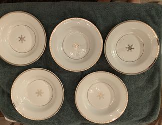 Holiday Snowflake Dishware