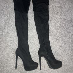 Super sexy thigh high black boots!!!