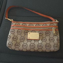 Michael kors Wristlet